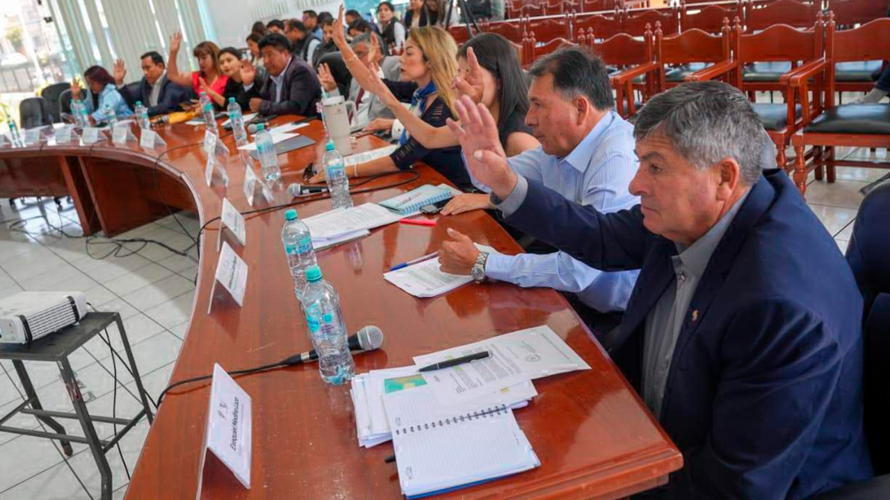 Regidores denuncian conducta inapropiada de alcalde de Miraflores en sesión municipal