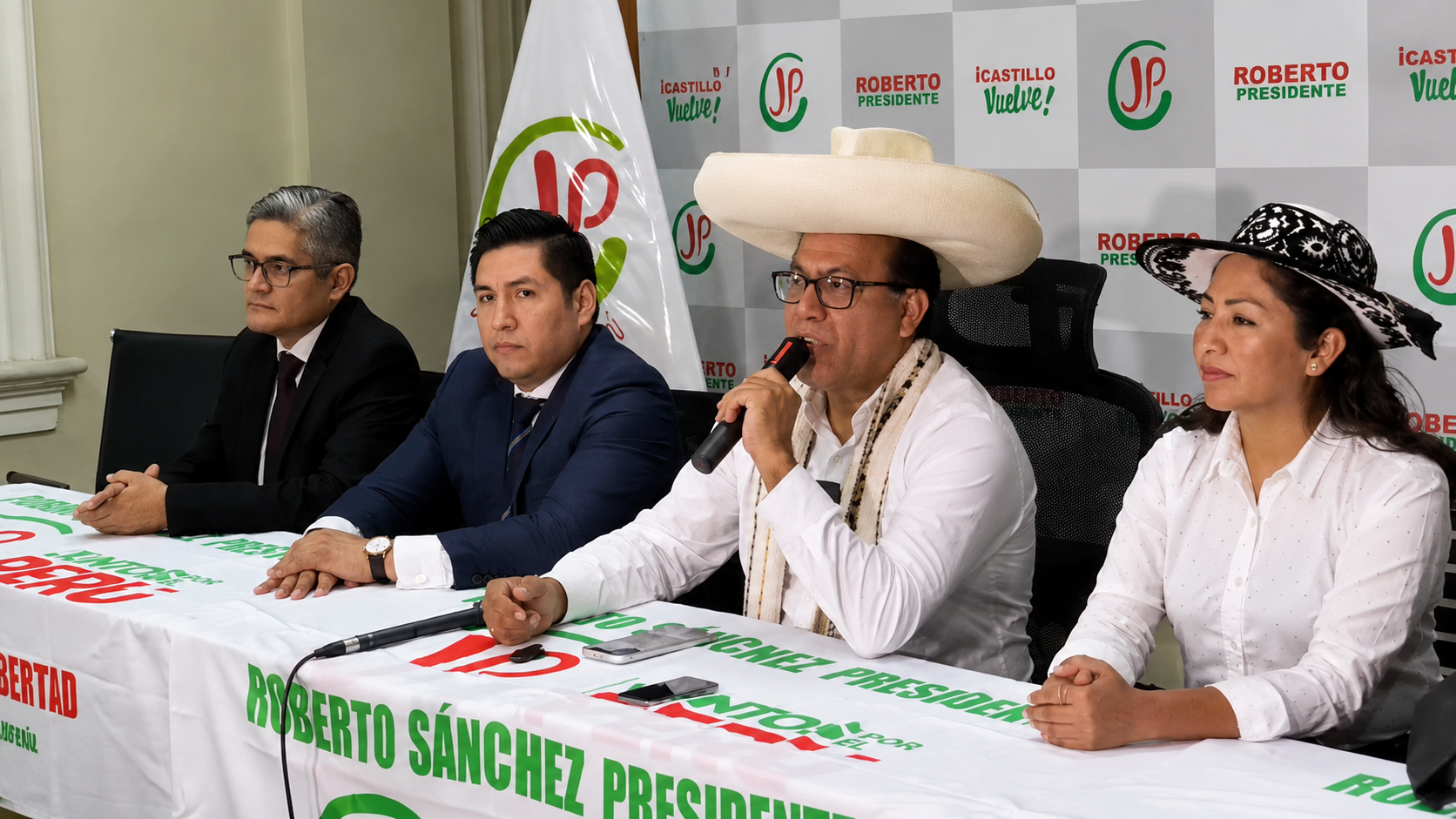 Roberto Sánchez niega derrota y convoca a protestas 