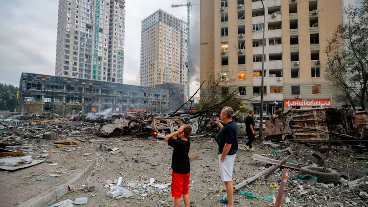 Rusia lanza nuevo ataque masivo contra Kiev y deja al menos 20 muertos