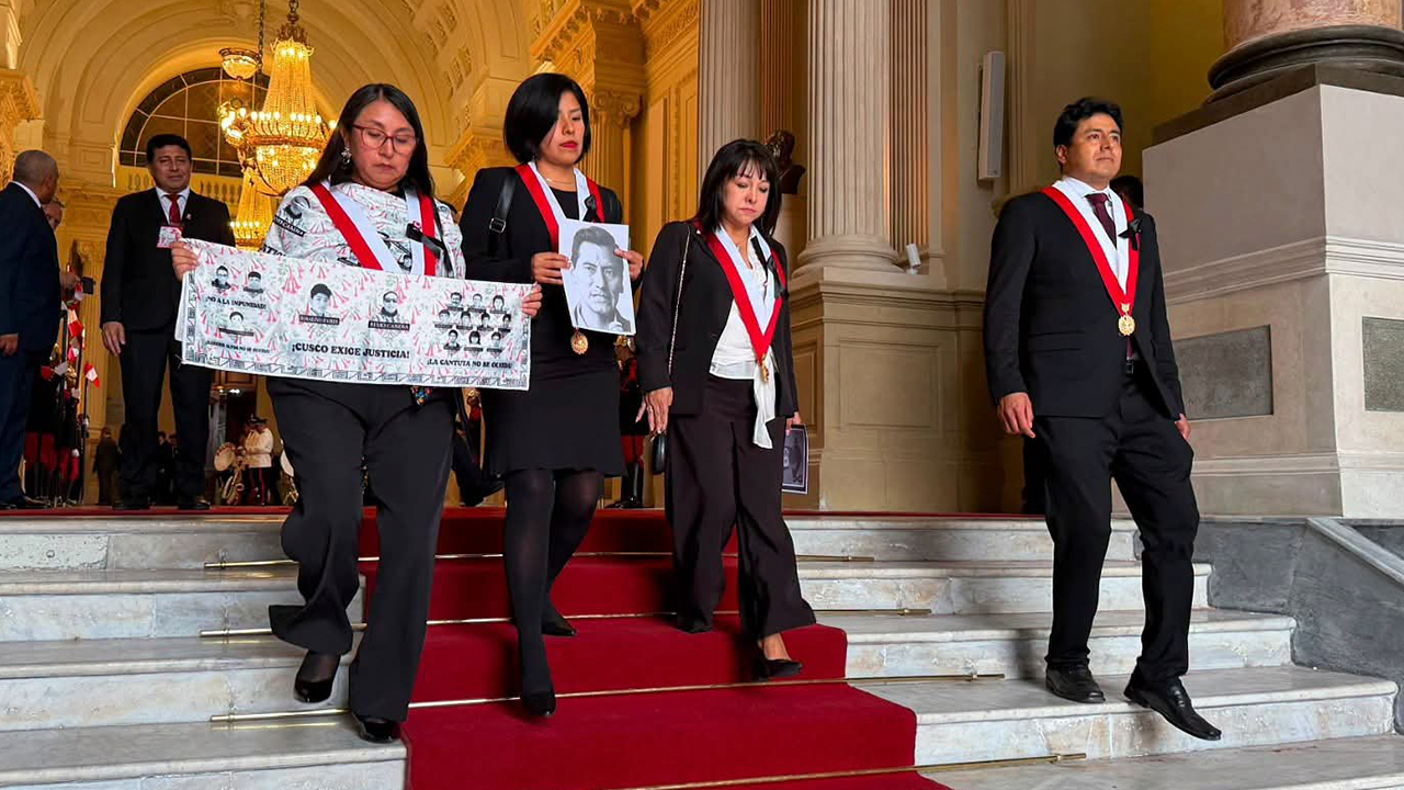 Bancada de Juntos por el Perú abandona mensaje de Keiko Fujimori y genera reacciones políticas