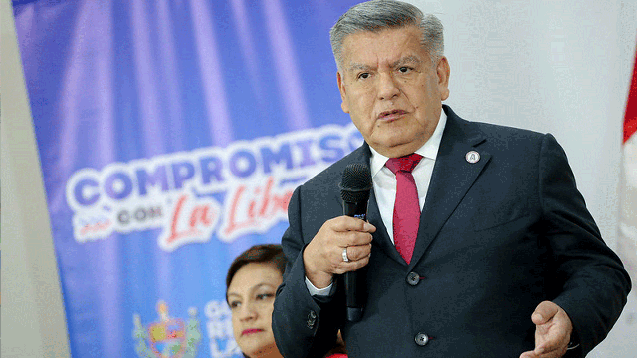 Reportaje revela estrategia digital de Acuña antes de dejar Gobierno Regional de La Libertad