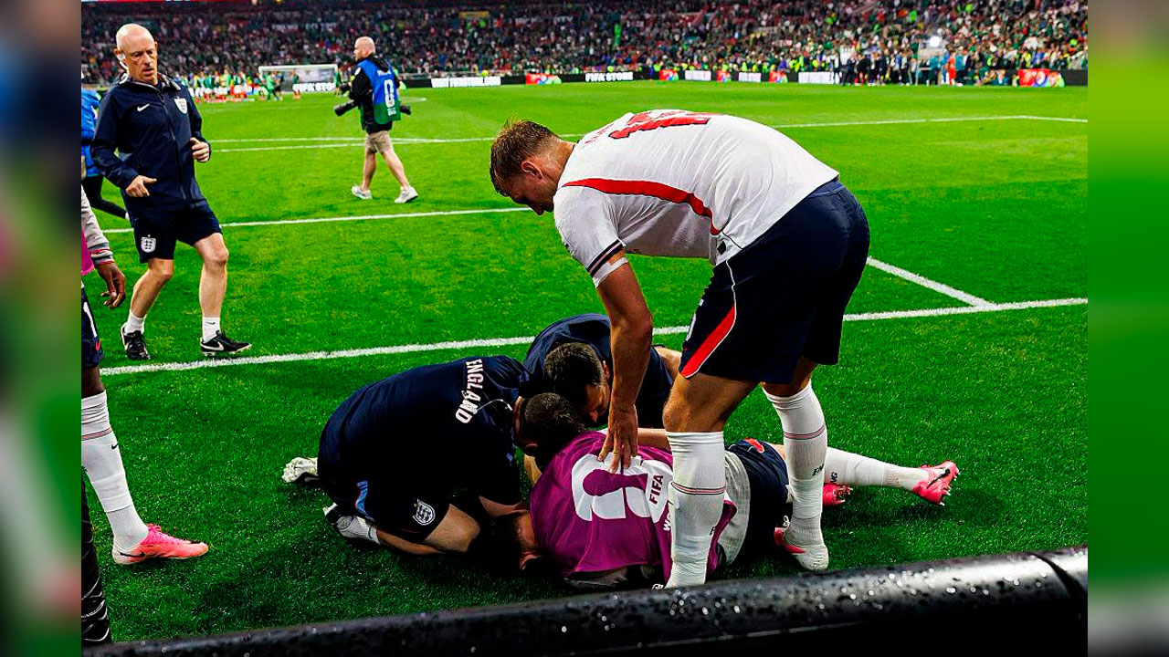 Jordan Henderson sufre grave lesión durante festejos tras vencer a México
