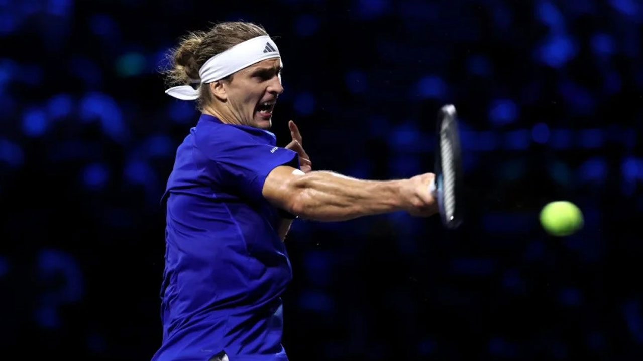 Zverev arrasa y avanza a cuartos del China Open