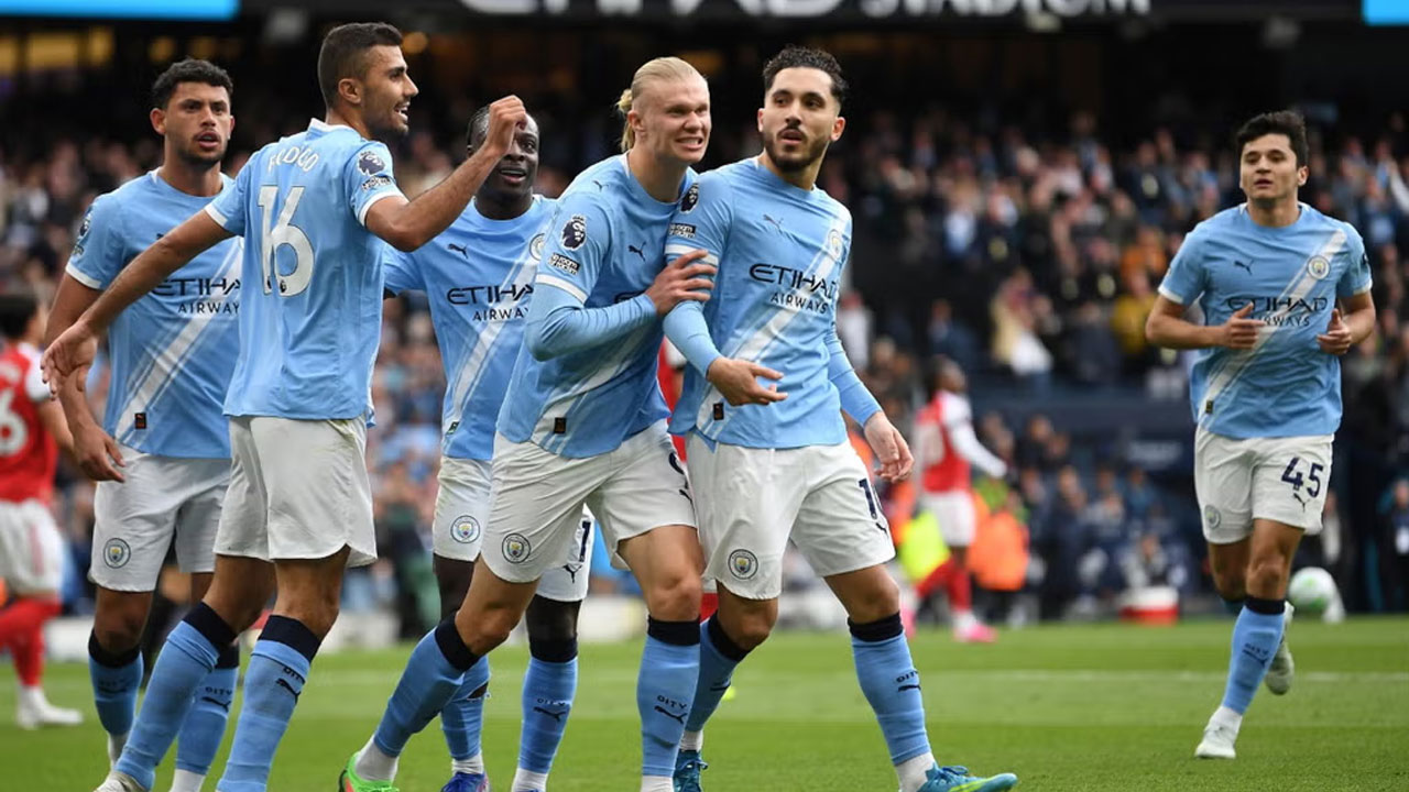 Premier League teme presión política en sanción al Manchester City tras fallo financiero