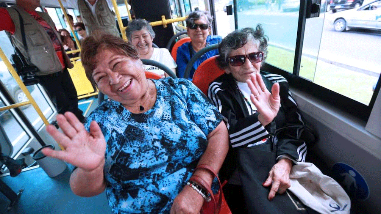 Proponen pase libre en transporte público para mayores de 65 años: modificarían Ley 26271