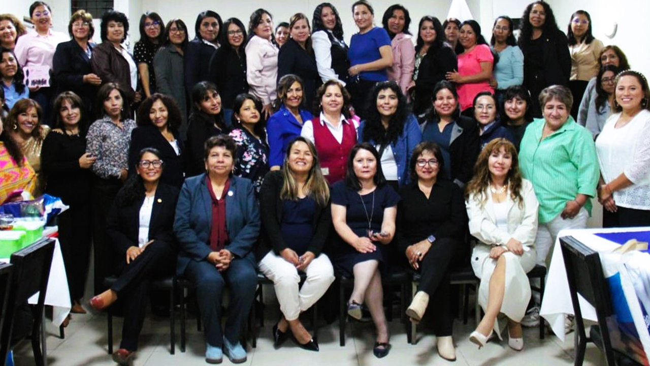 Colegio de Periodistas de Arequipa homenajeó a madres colegiadas