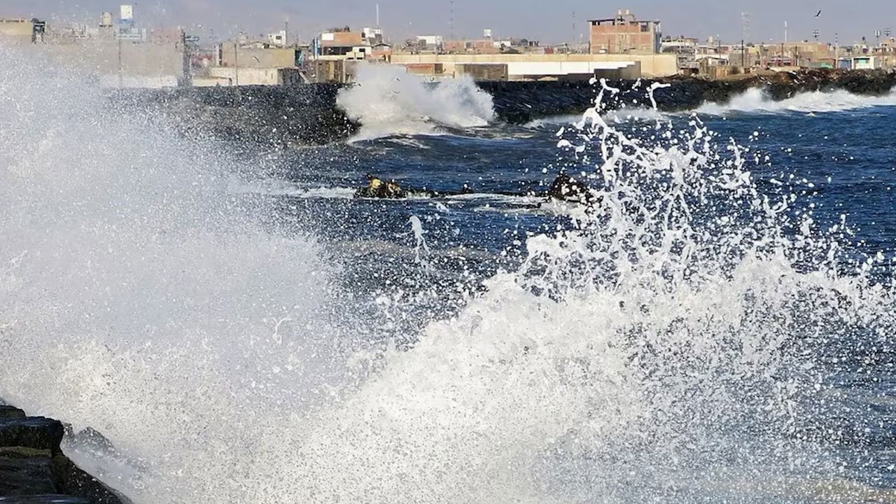 Oleajes anómalos amenazan la costa de Arequipa