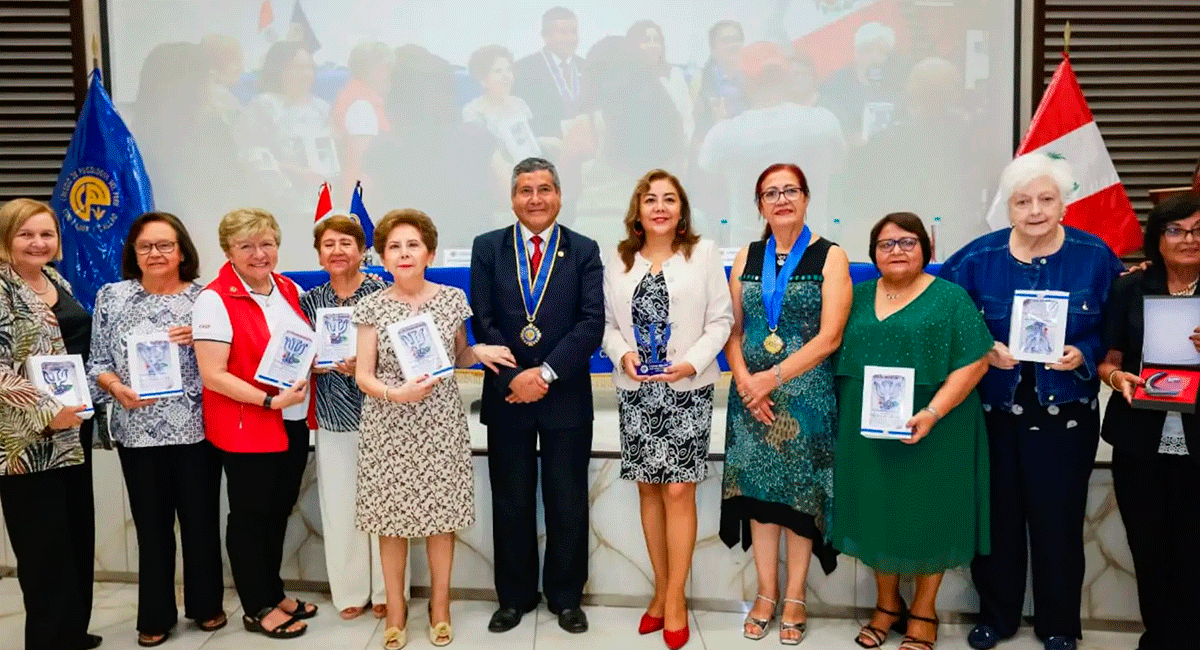Día de la Mujer: ministra del Midis, Lily Vásquez, recibe reconocimiento por su aporte al servicio público