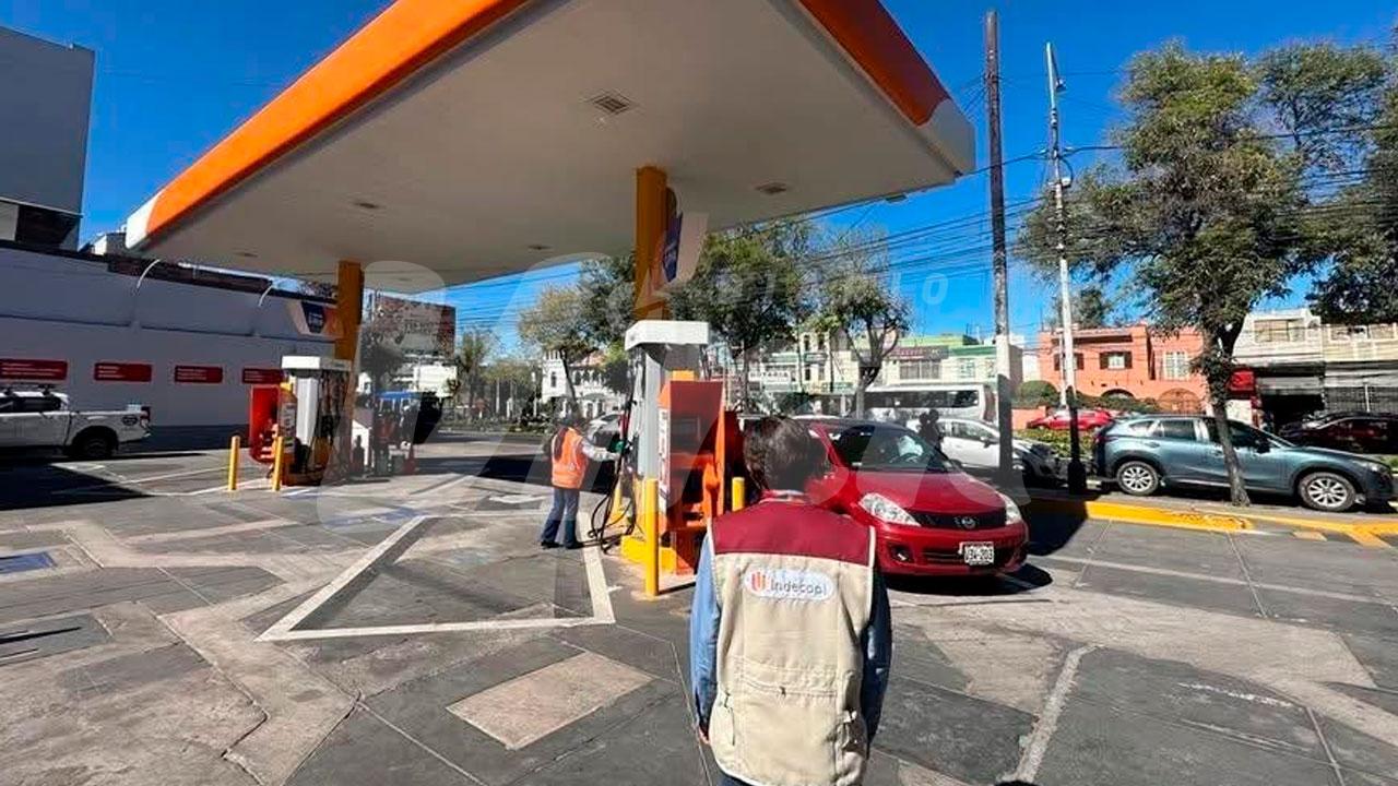 Indecopi intensifica monitoreo en grifos de Arequipa para garantizar transparencia en precios de combustibles