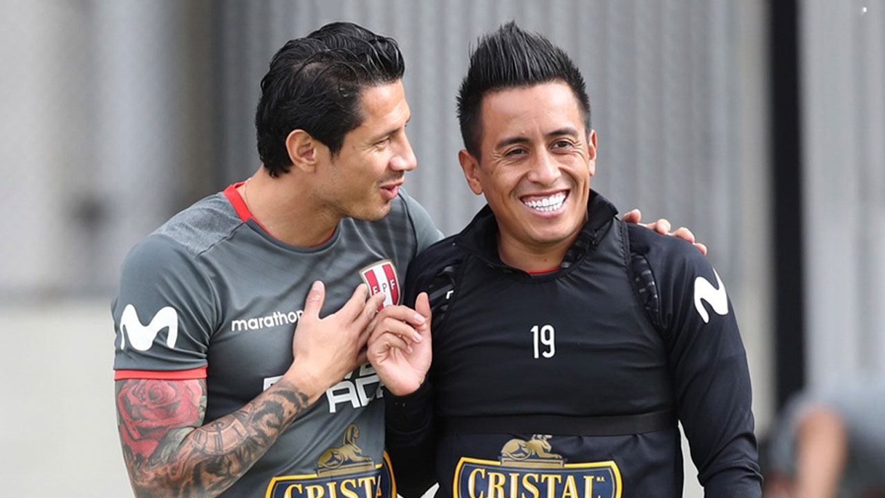 Cueva bromea con los goles de Lapadula
