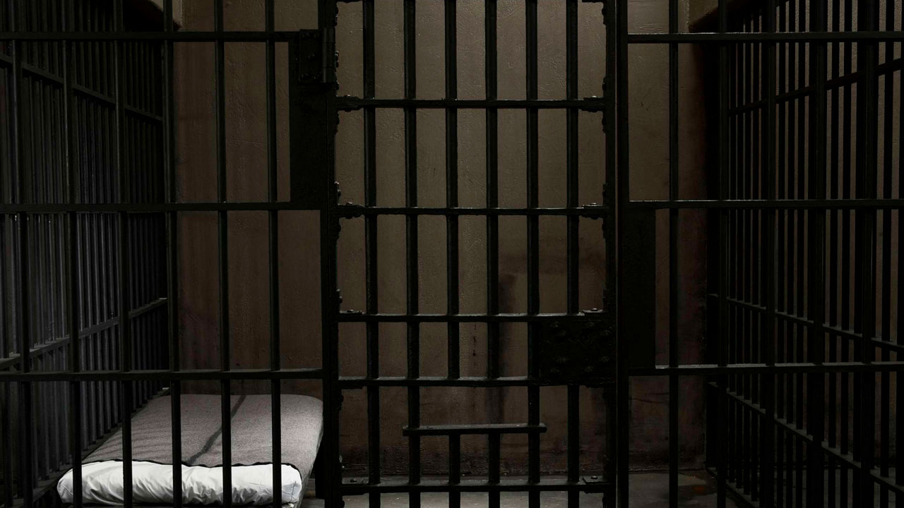 Traficante de drogas a prisión tras incumplir normas de pena suspendida