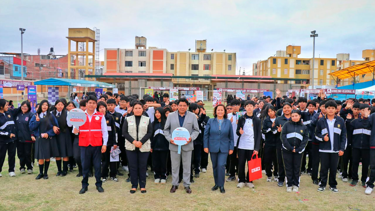 Tacna: jóvenes participan en feria para decidir carrera profesional