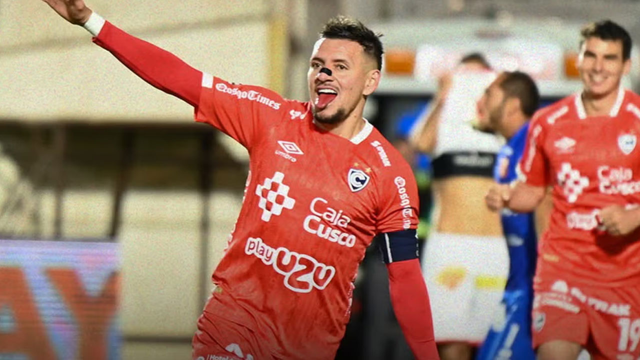 Carlos Garcés renovó con Cienciano hasta el 2027