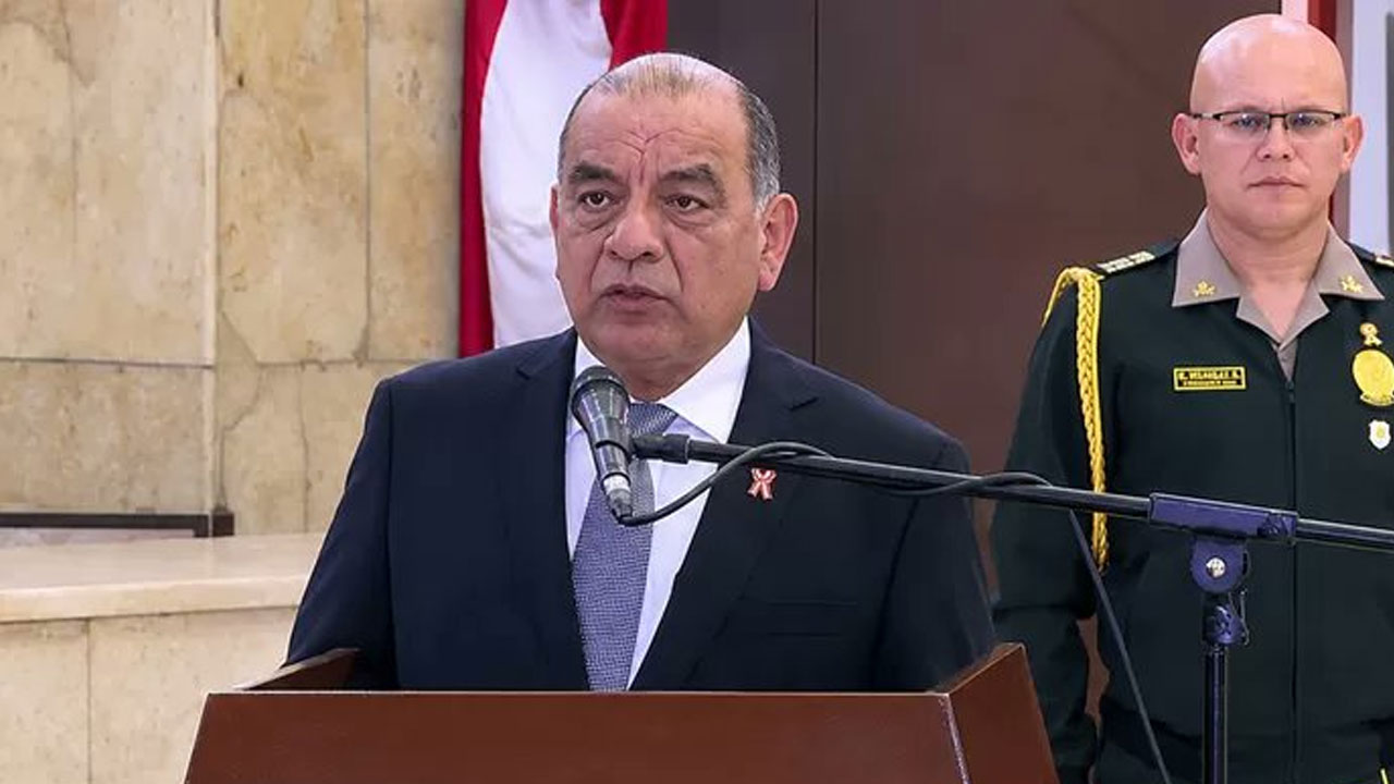 Ministro del Interior anuncia reestructuración policial para reforzar la lucha contra la delincuencia
