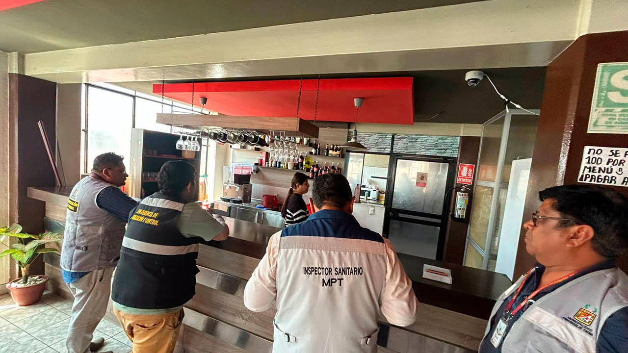 Tacna sanciona a dos restaurantes durante operativo de fiscalización