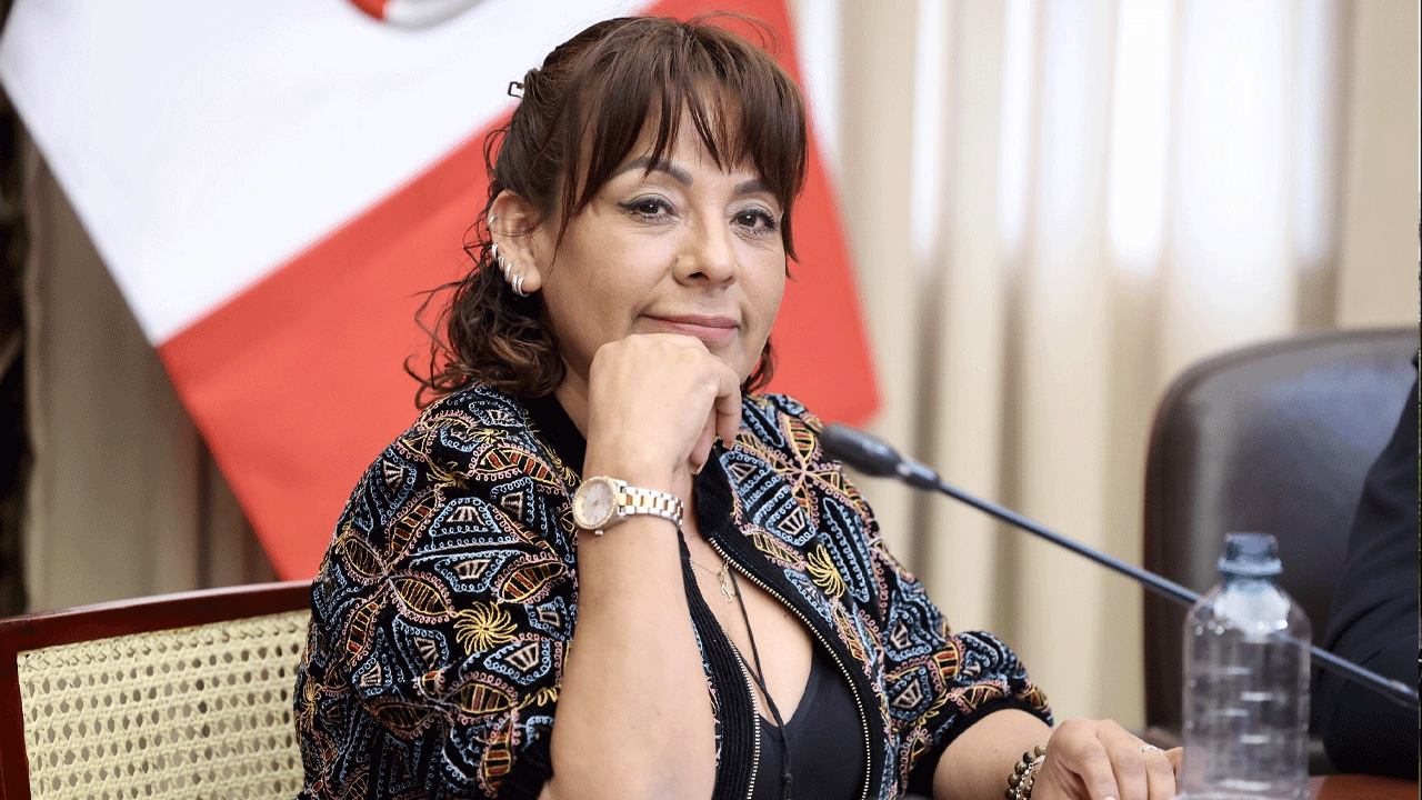 Comisión de Ética evalúa denuncia contra Kira Alcarraz por presuntas amenazas a periodista