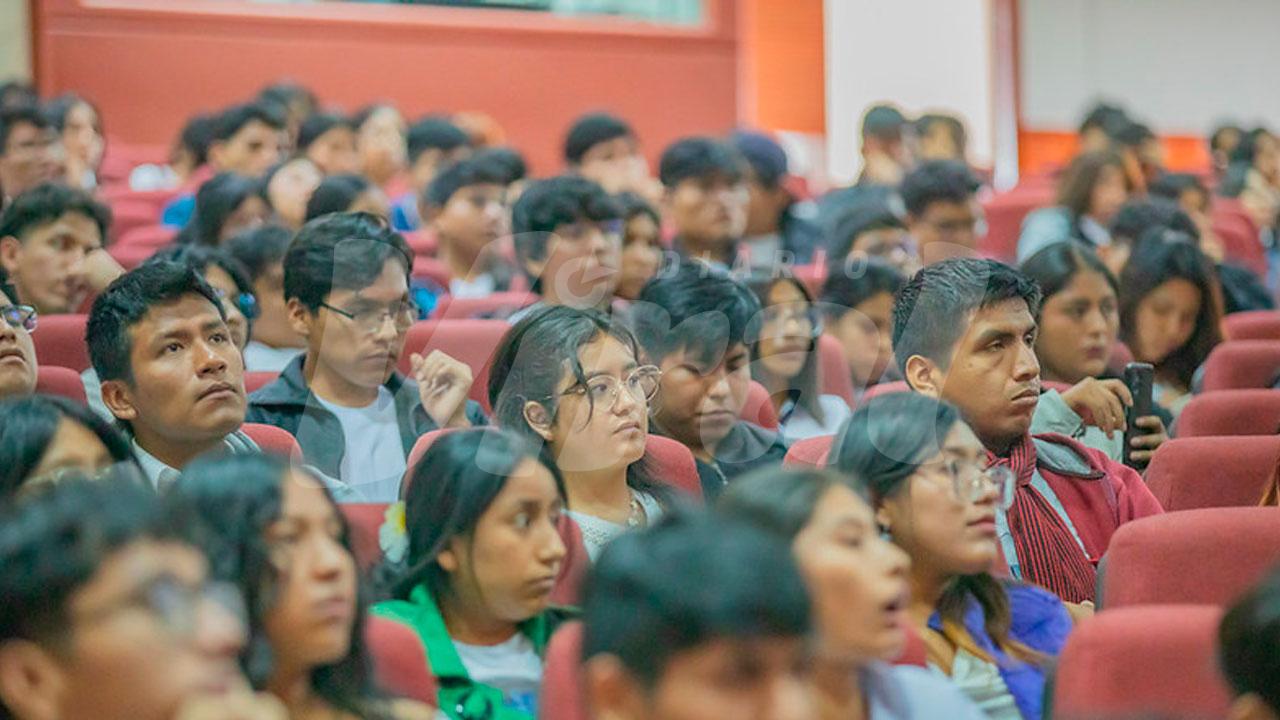Más de 2700 personas beneficiadas con becas en Tacna