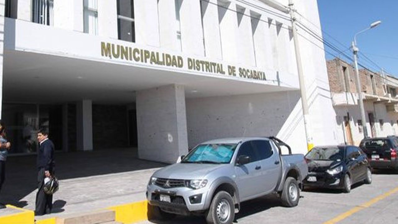 Funcionaria de Socabaya limita beneficios a humildes pobladores