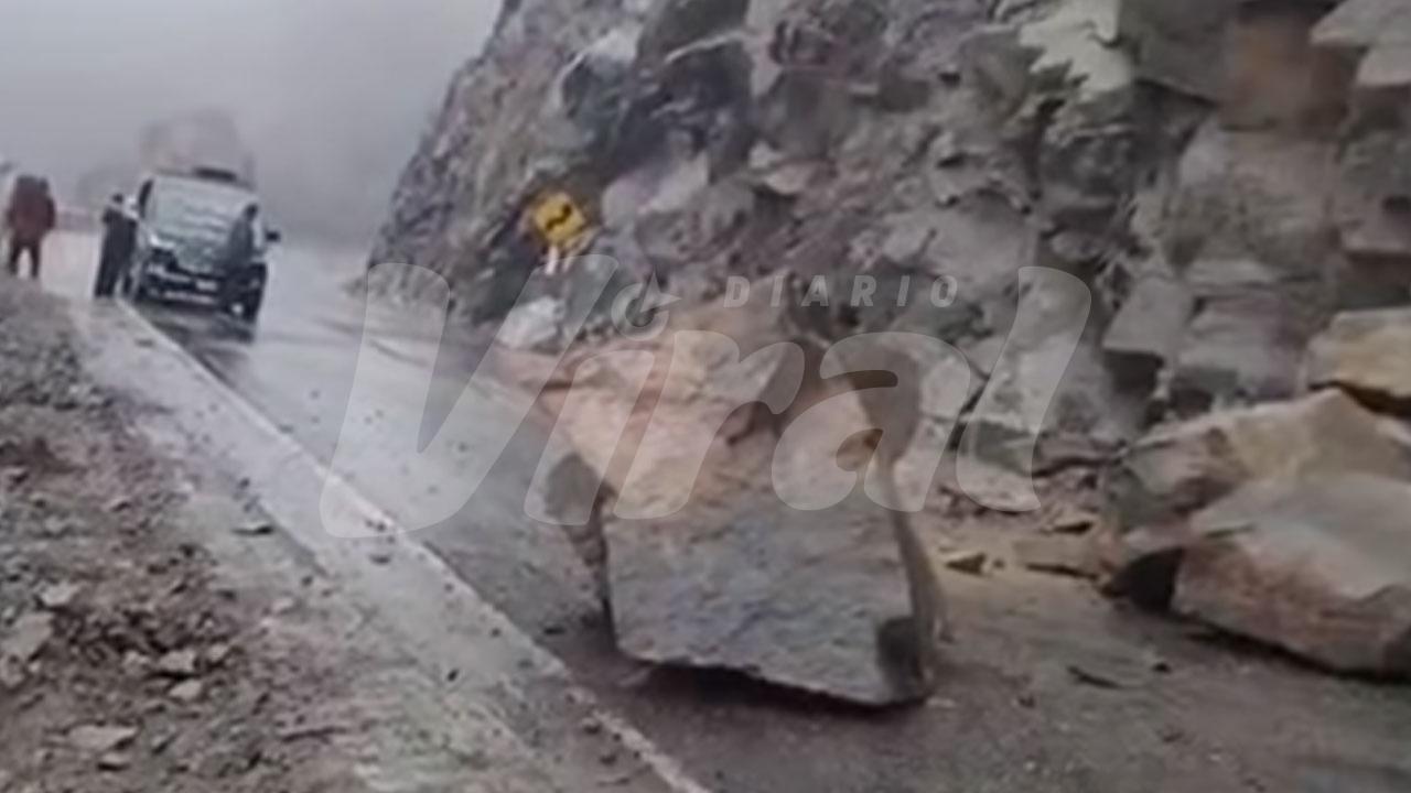 Camaná: retiran rocas que bloquearon vía Ático-Ocoña