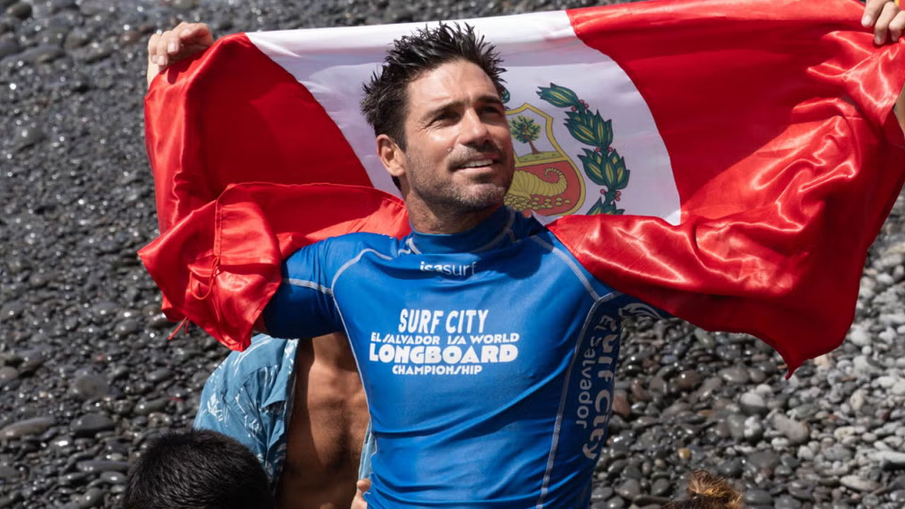 Piccolo Clemente conquista su cuarto título mundial de surf y clasifica a Lima 2027