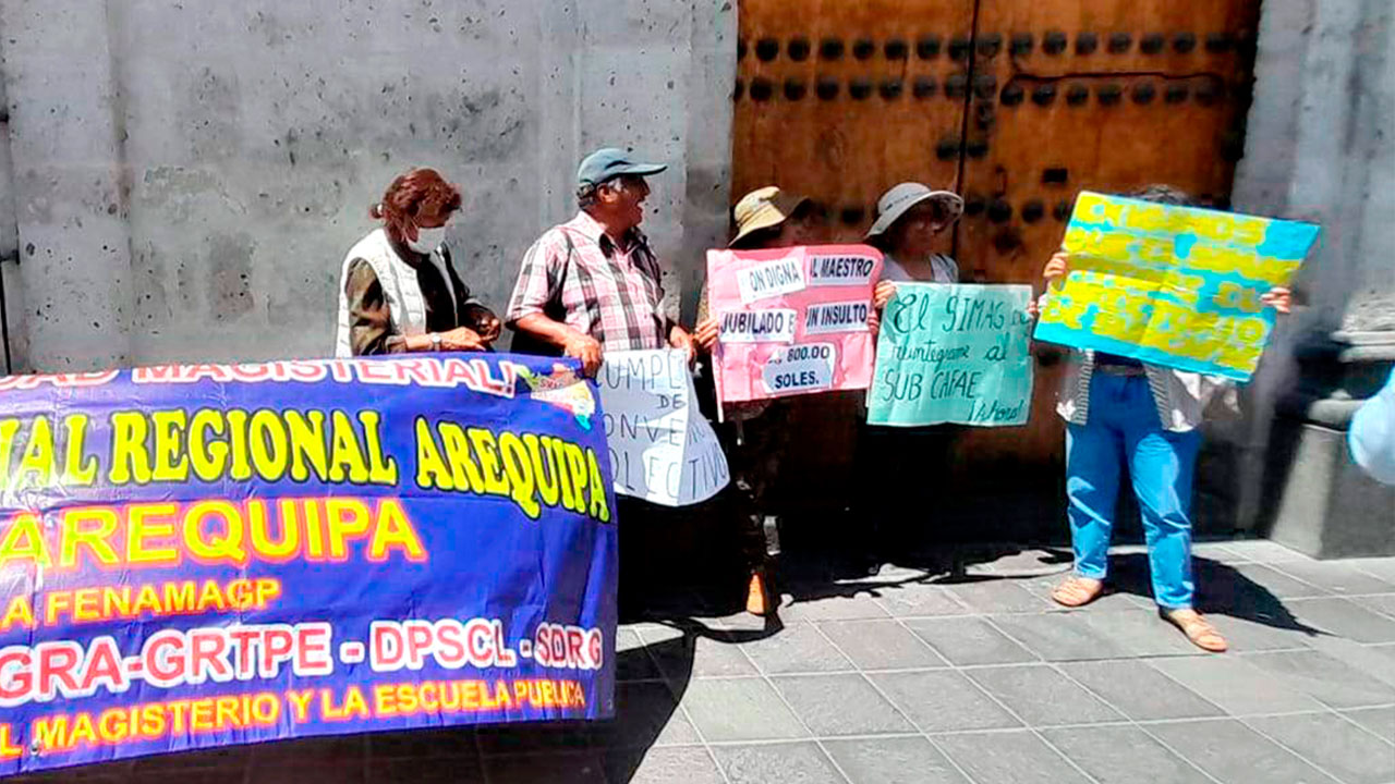 Más de 30 000 docentes esperan el pago de la deuda social en Arequipa