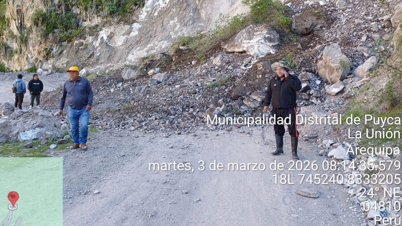 Derrumbe en Puyca bloquea la vía AR-105