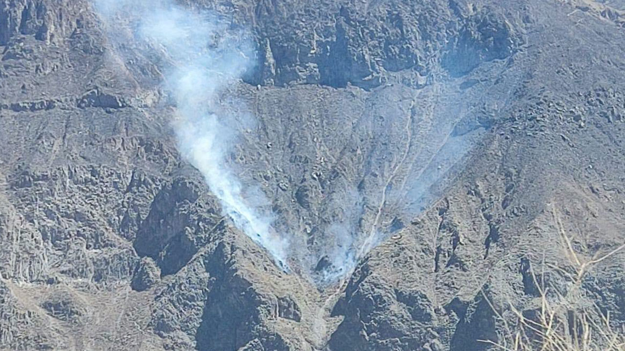 Caylloma: incendio forestal sigue activo en Cabanaconde