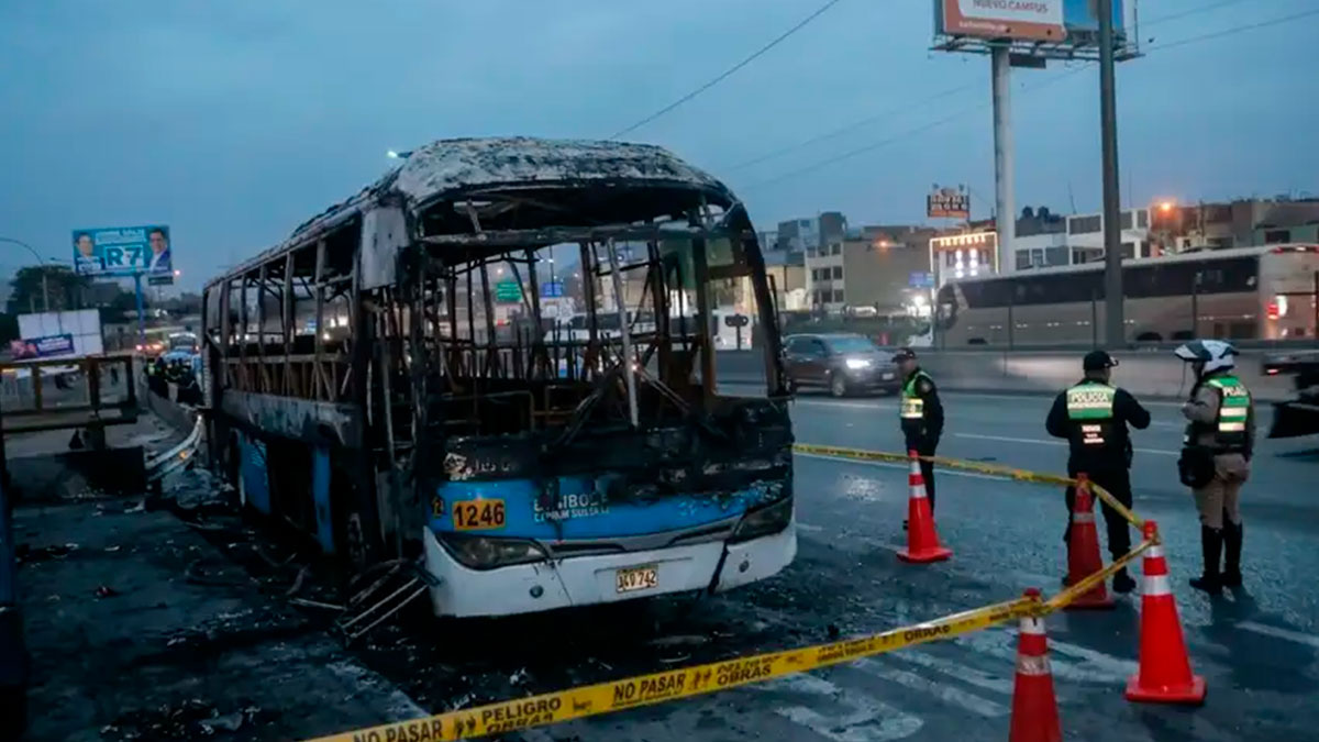Incendio de bus en Puente Nuevo y ataque incendiario en VES generan alarma en transportistas