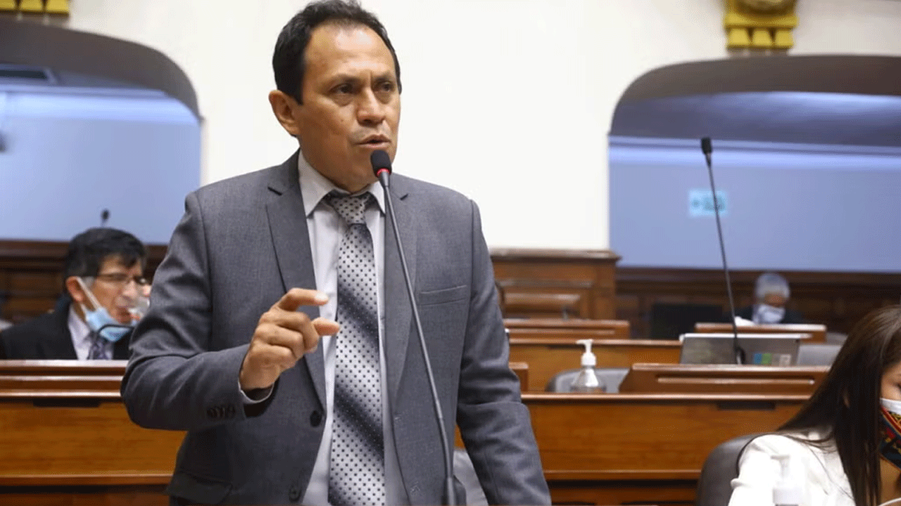 Segundo Montalvo pide debatir su suspensión en el Congreso