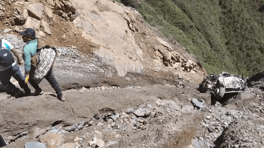 Tragedia en Puno: camioneta cae a precipicio de 500 metros y deja tres fallecidos en Phara
