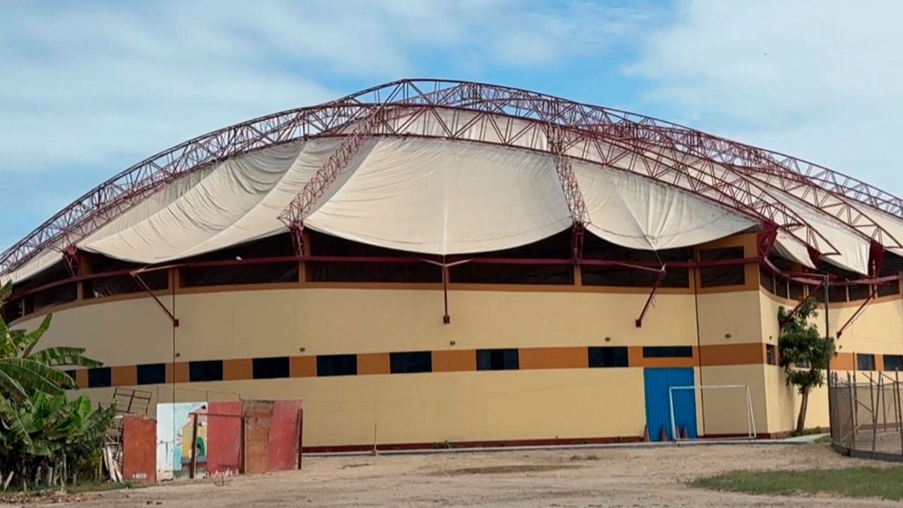 Coliseo Julio Ernesto Granda permanece inoperativo hasta que se solucione su techo