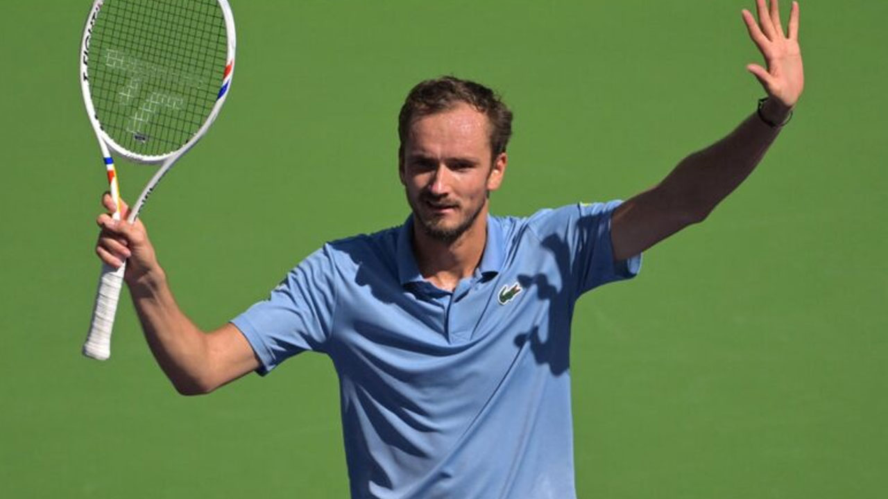 Medvedev frena a Alcaraz y le quitó el invicto