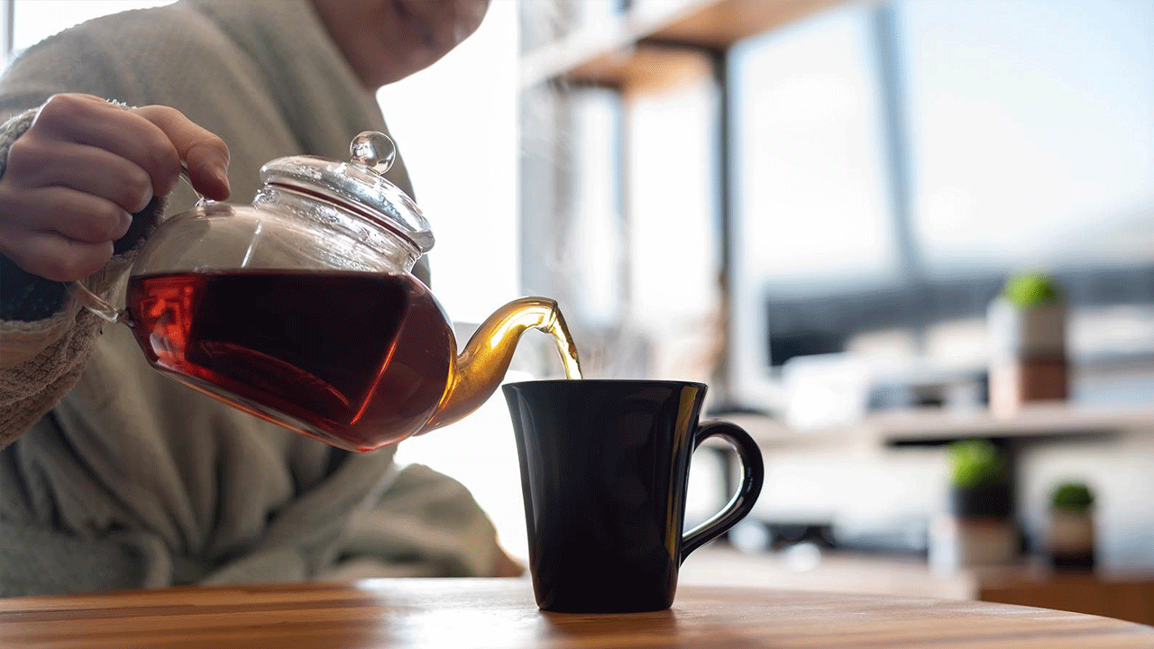 Té negro: la bebida natural que ayuda a aumentar la energía y proteger el corazón, según expertos en salud