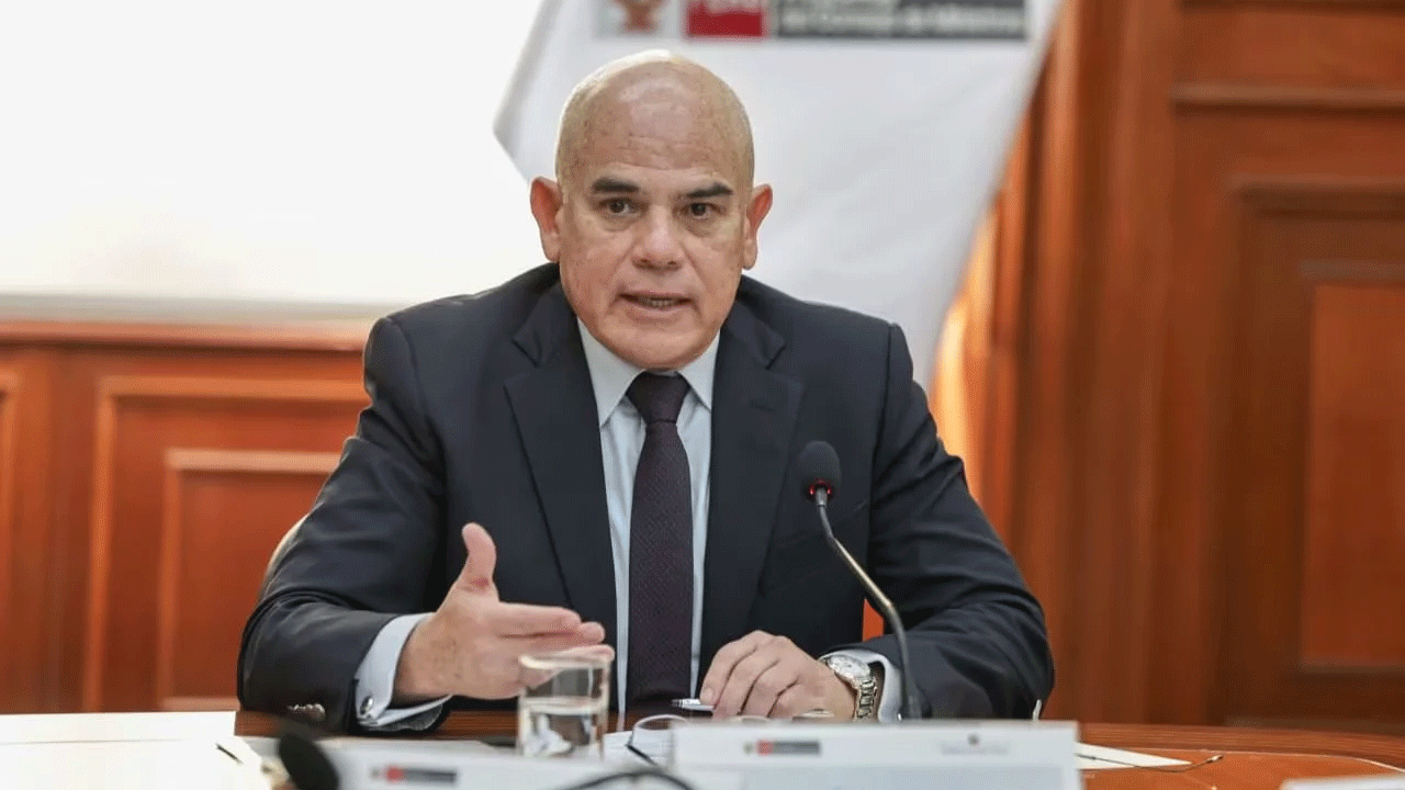 Ernesto Álvarez respalda a José Jerí y descarta renuncia en plena crisis política