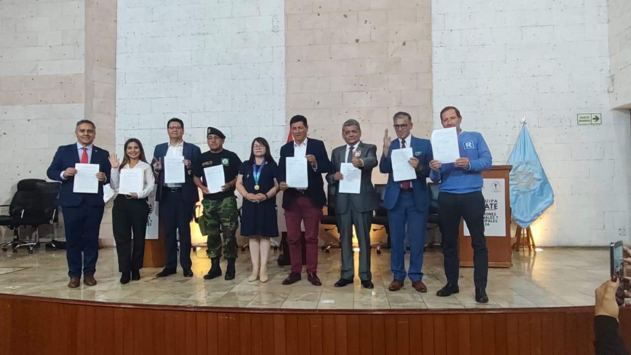 Candidatos a la alcaldía de Arequipa exponen propuestas durante debate electoral