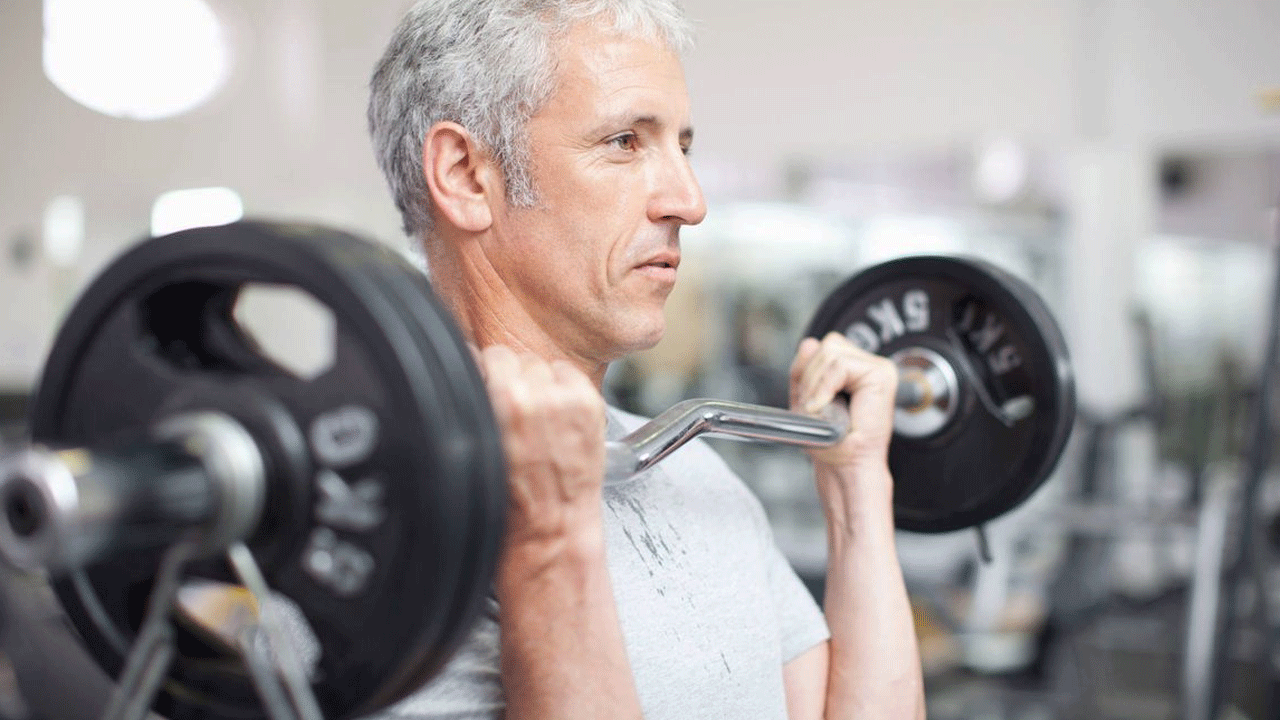 Entrenar después de los 40: las claves para ganar músculo y evitar lesiones, según expertos en fitness