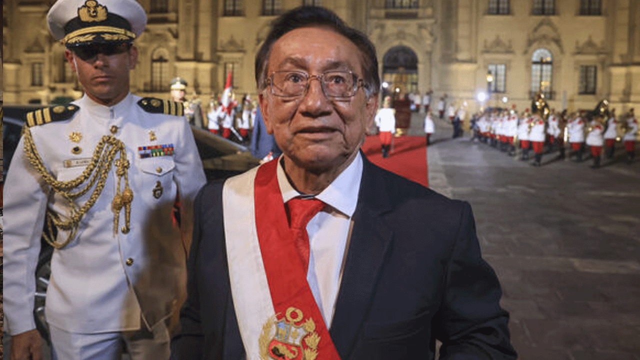 Presidente impulsa institutos sin presupuesto de construcción