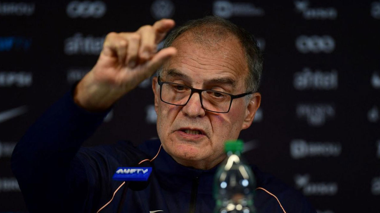 Bielsa niega quiebre con el plantel tras eliminación de Uruguay