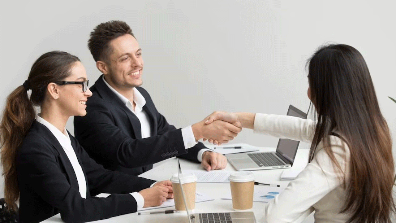 Empresas peruanas prevén más contrataciones en 2026, pero con salarios contenidos y cautela