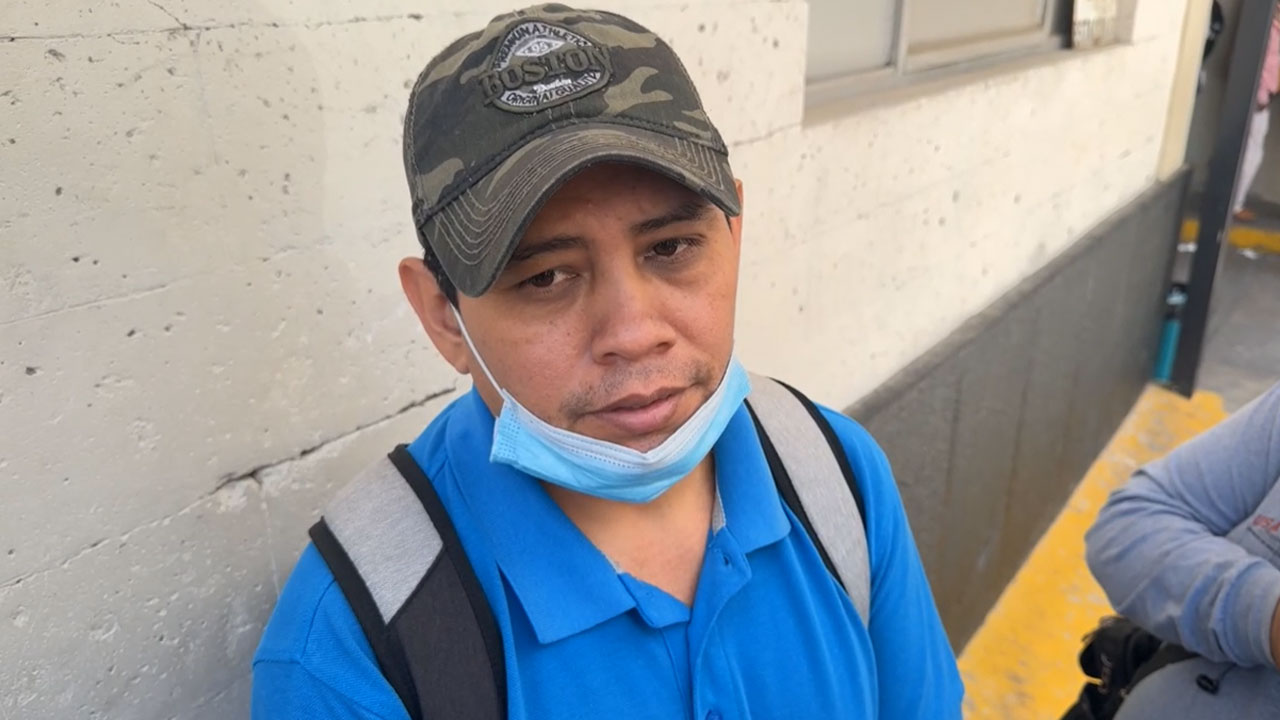 Arequipa: padre duerme en hospital y pide sangre para salvar a su esposa
