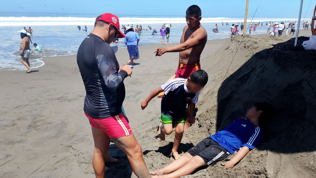 Rescatan a menor de edad de ahogarse en Islay