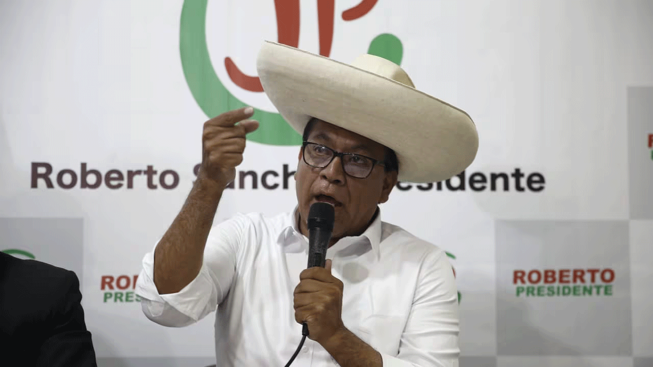 Roberto Sánchez rechaza acusaciones y asegura que investigación por fondos partidarios fue archivada