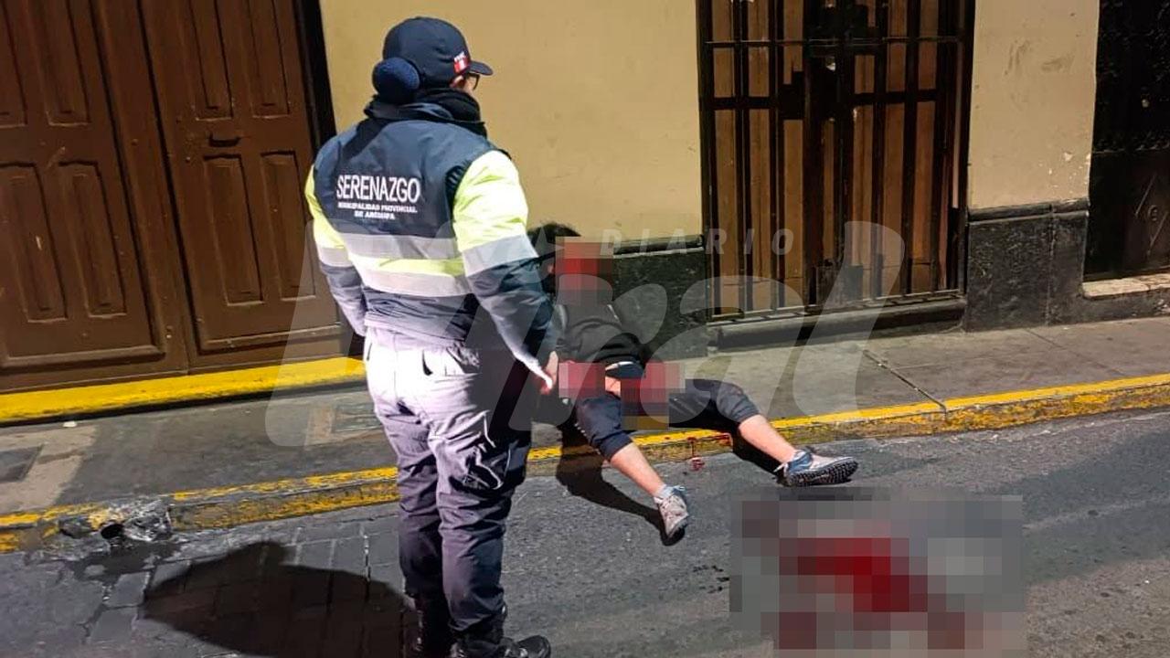 Brutal asalto deja a varón  herido en pleno centro histórico de Arequipa