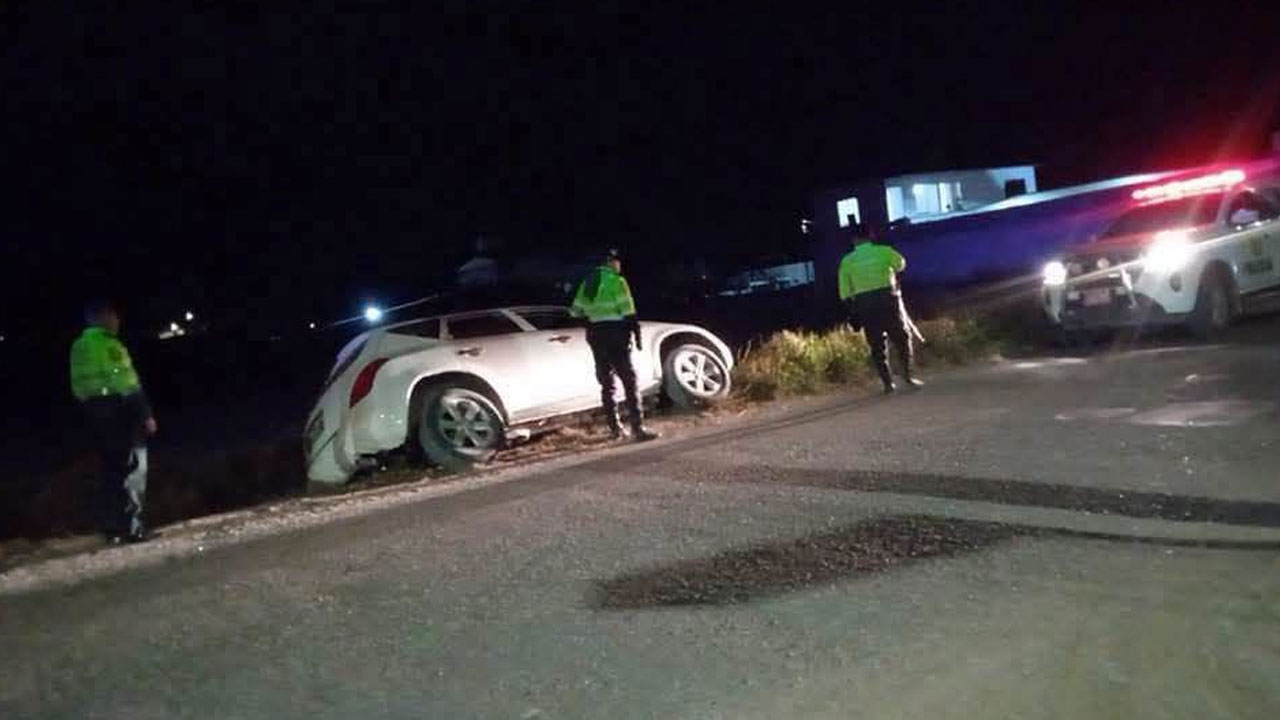 Camaná: auto se despista en Samuel Pastor