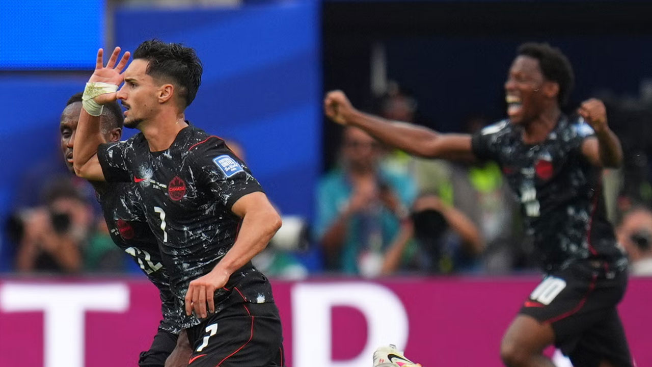 Canadá celebra a Eustáquio tras histórico gol rumbo a octavos