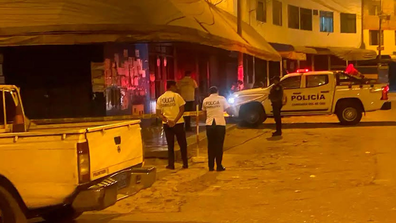 Lima: joven fue asesinado a balazos mientras comía una hamburguesa