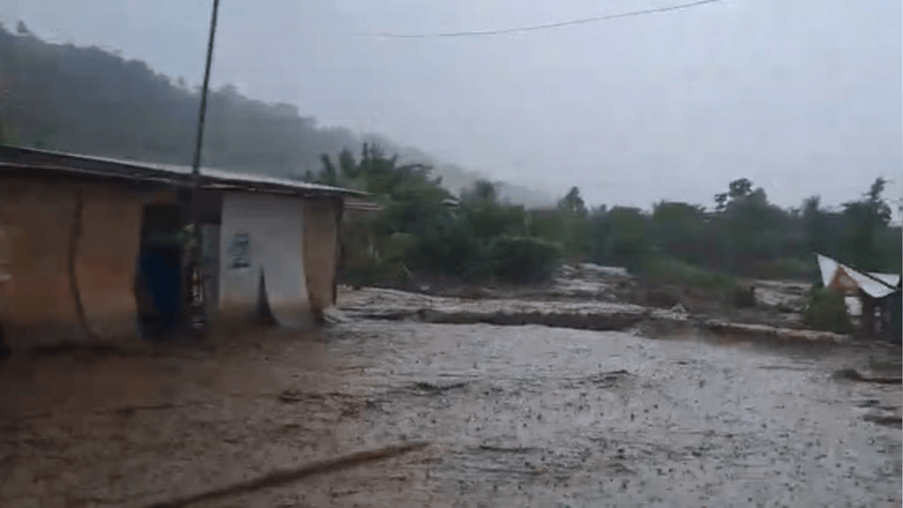Rescatan a ocho personas tras crecida del río Kimbiri en Cusco