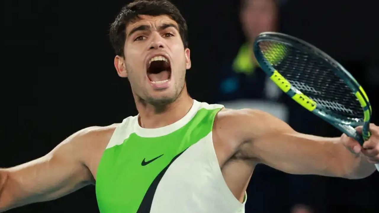 Alcaraz hace historia: vence a Djokovic y conquista el Australian Open