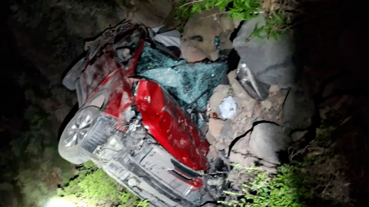 Accidente en vía Arequipa-Puno: madre e hijo mueren tras caída de camioneta a barranco de 50 metros