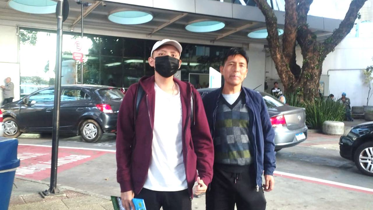Padre arequipeño viaja a Brasil para salvar a su hijo de 22 años con cáncer tras descartar trasplante en Perú